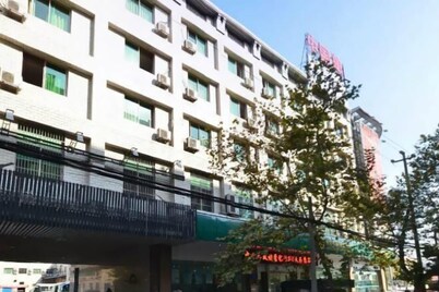Ying Xiang Youth Hostels