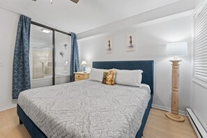 1 bedroom, iron/ironing board, WiFi, bed sheets - Dells Casa Relaxo At Lighthouse Cove Condominiums (Wisconsin Dells)