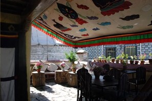 Outdoor dining - House of Shambhala Heritage Hotel (Lhasa)