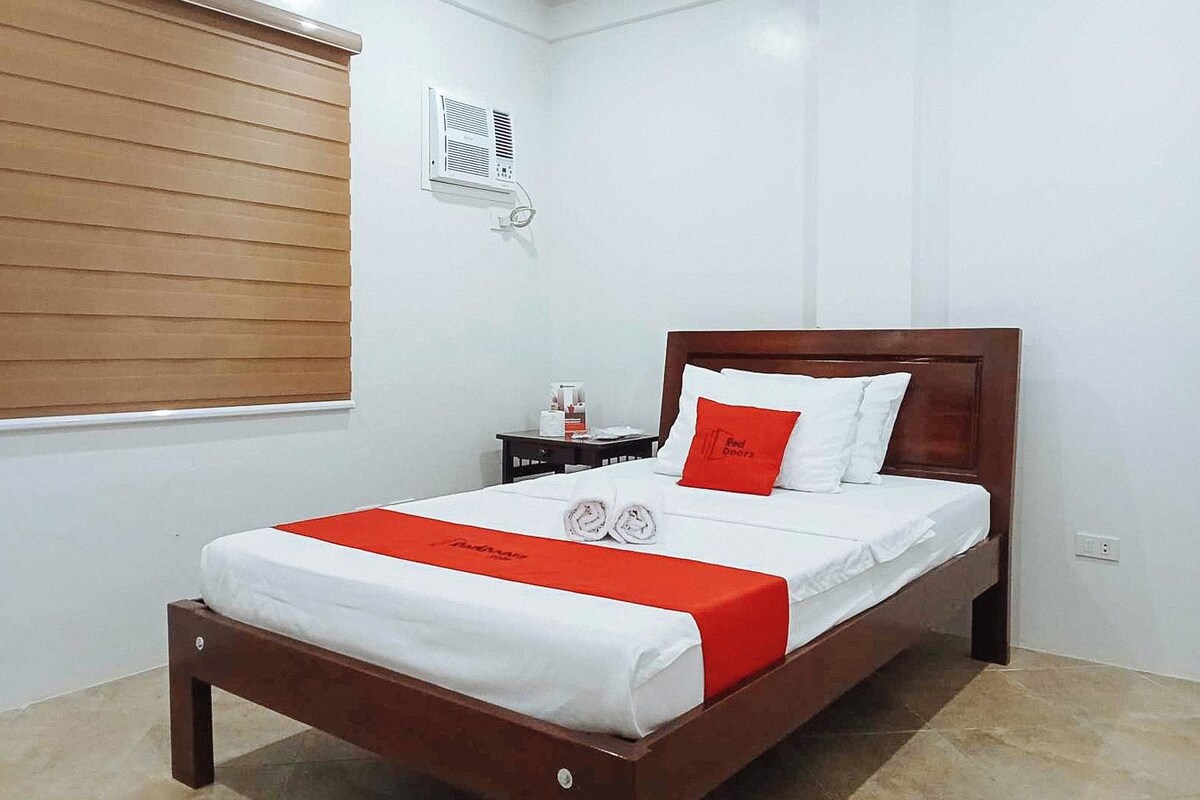 RedDoorz Deluxe Room