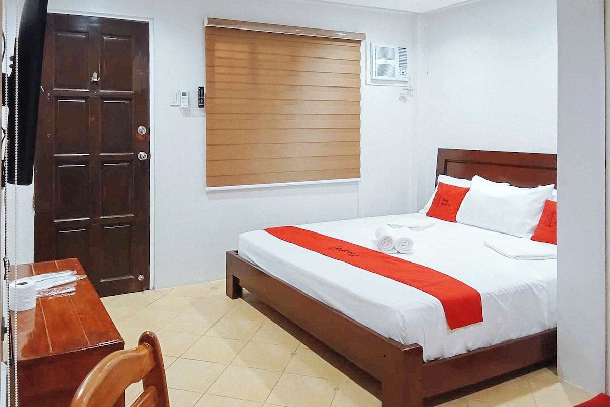 RedDoorz King Room