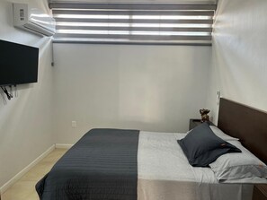 2 habitaciones, tabla de planchar con plancha, wifi y ropa de cama 