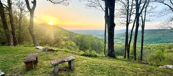 Handicap Accessible 4 Bedrooms with Amazing Views on Monteagle Mountain