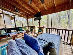 Schreibtisch, BĂŒgeleisen/BĂŒgelbrett, kostenloses WLAN, BettwĂ€sche