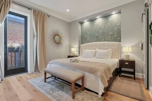 3 bedrooms, iron/ironing board, WiFi, bed sheets - The Mohawk Masterpiece (Columbus)