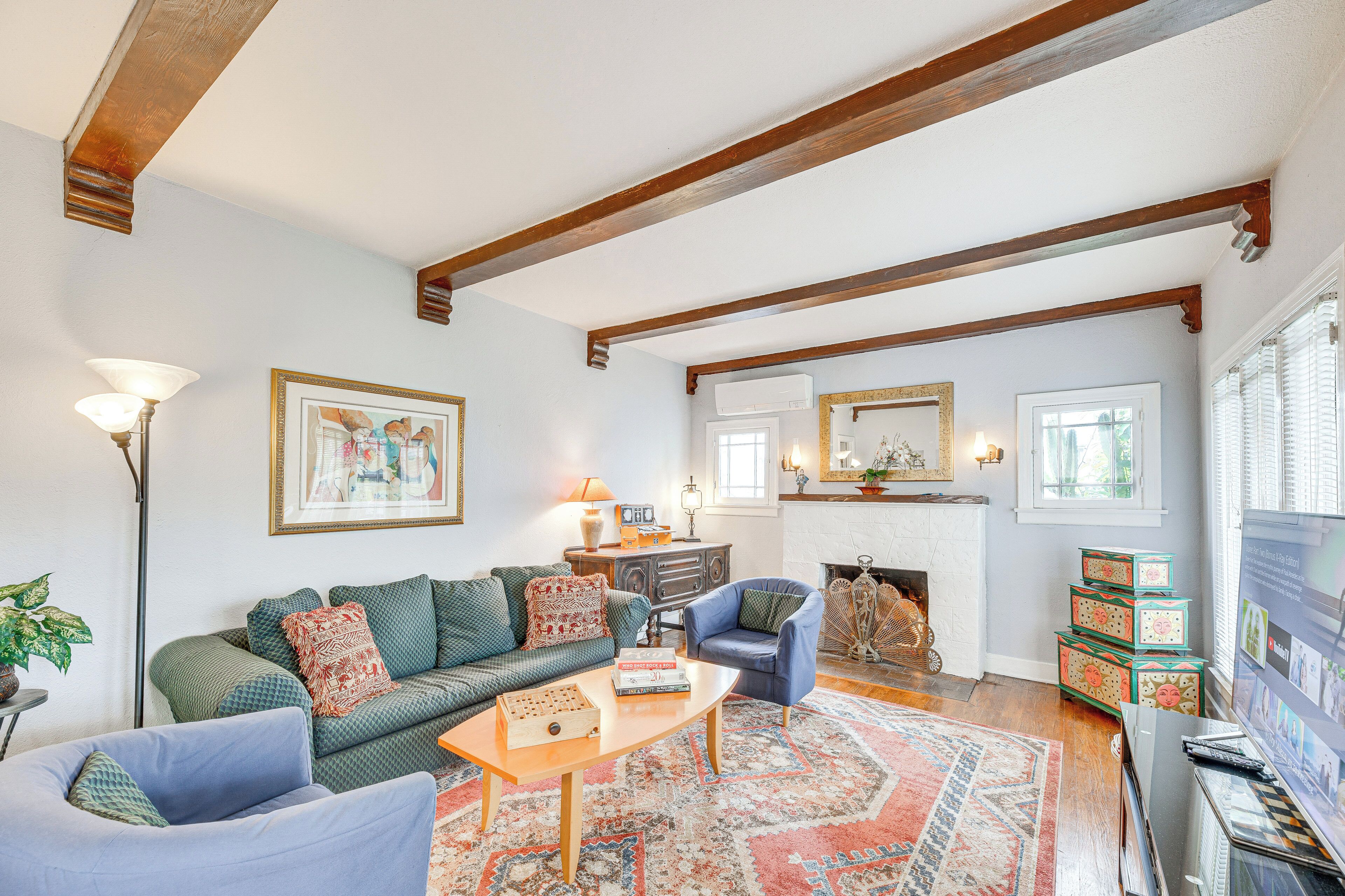 Classic Los Angeles Home: 2 Blocks to Melrose Ave!