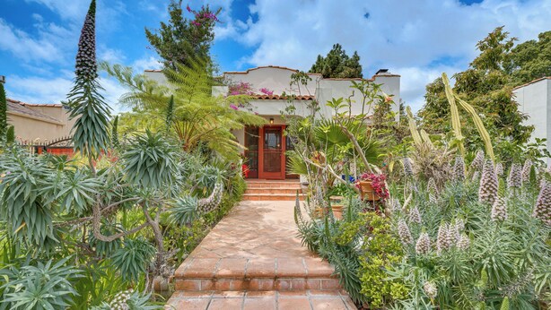 Unclassified image, 1 of 26, button - 2 Blocks to Melrose Ave! Home w/ Furnished Patio (Los Angeles)