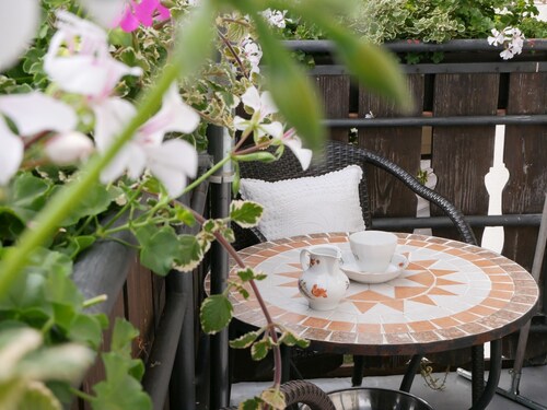 Apartment 'Ferienwohnung Höll' with Private Terrace, Shared Garden and Wi-Fi