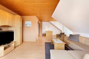 TV, DVD player - Apartment 'Urlaub Ostholstein' with Wi-Fi (Stockelsdorf)