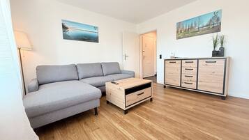 Fernseher, DVD-Player, Stereoanlage