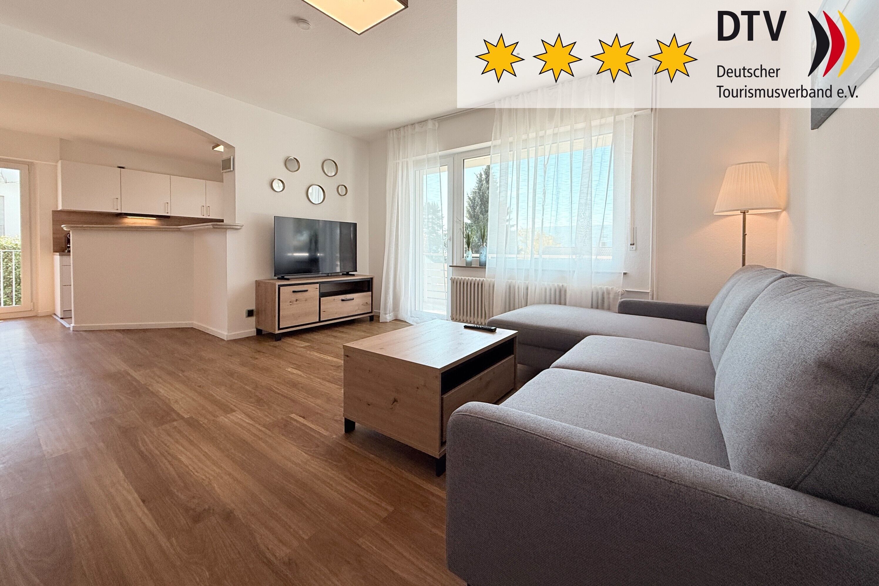 Télévision, lecteur de DVD, chaîne hi-fi