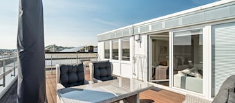 Apartment 'Penthouse In Zentraler Lage' with Private Terrace and Wi-Fi
