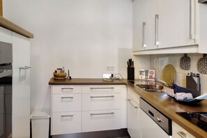 Fridge, oven, stovetop, dishwasher - Apartment 'Ferienwohnung Havelvorland' with Shared Terrace and Wi-Fi (Havelberg)