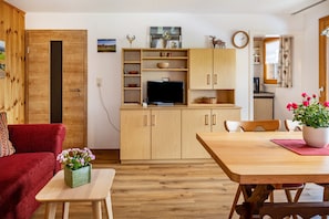 Interior - Apartment 'Ferienwohnung 3' with Shared Terrace, Shared Garden and Wi-Fi (Bonndorf im Schwarzwald)