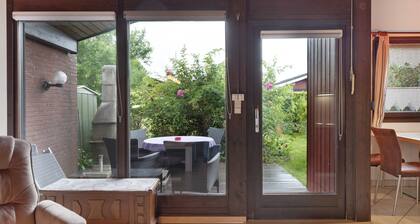 Ferienhaus 'Haus Elli' mit privater Terrasse, privatem Garten und WLAN