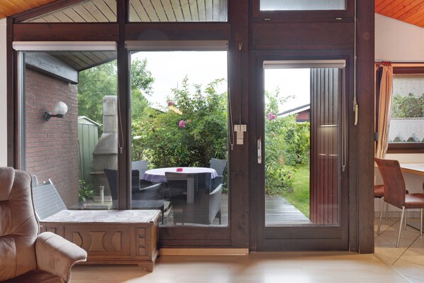 Interior - Holiday Home 'Haus Elli' with Private Terrace, Private Garden and Wi-Fi (Butjadingen-Fedderwardersiel)