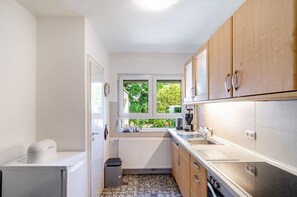 Køleskab, mikrobølgeovn, ovn, kogeplade