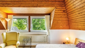 3 bedrooms, iron/ironing board, free WiFi, bed sheets