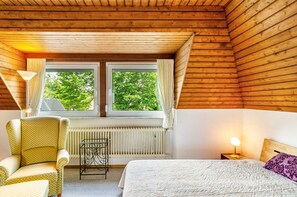 3 slaapkamers, een strijkplank/strijkijzer, gratis wifi, beddengoed