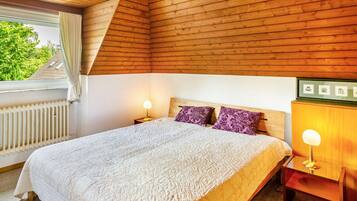 3 bedrooms, iron/ironing board, free WiFi, bed sheets