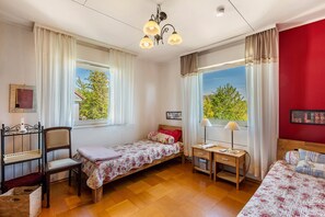 2 dormitorios, tabla de planchar con plancha, wifi gratis y ropa de cama