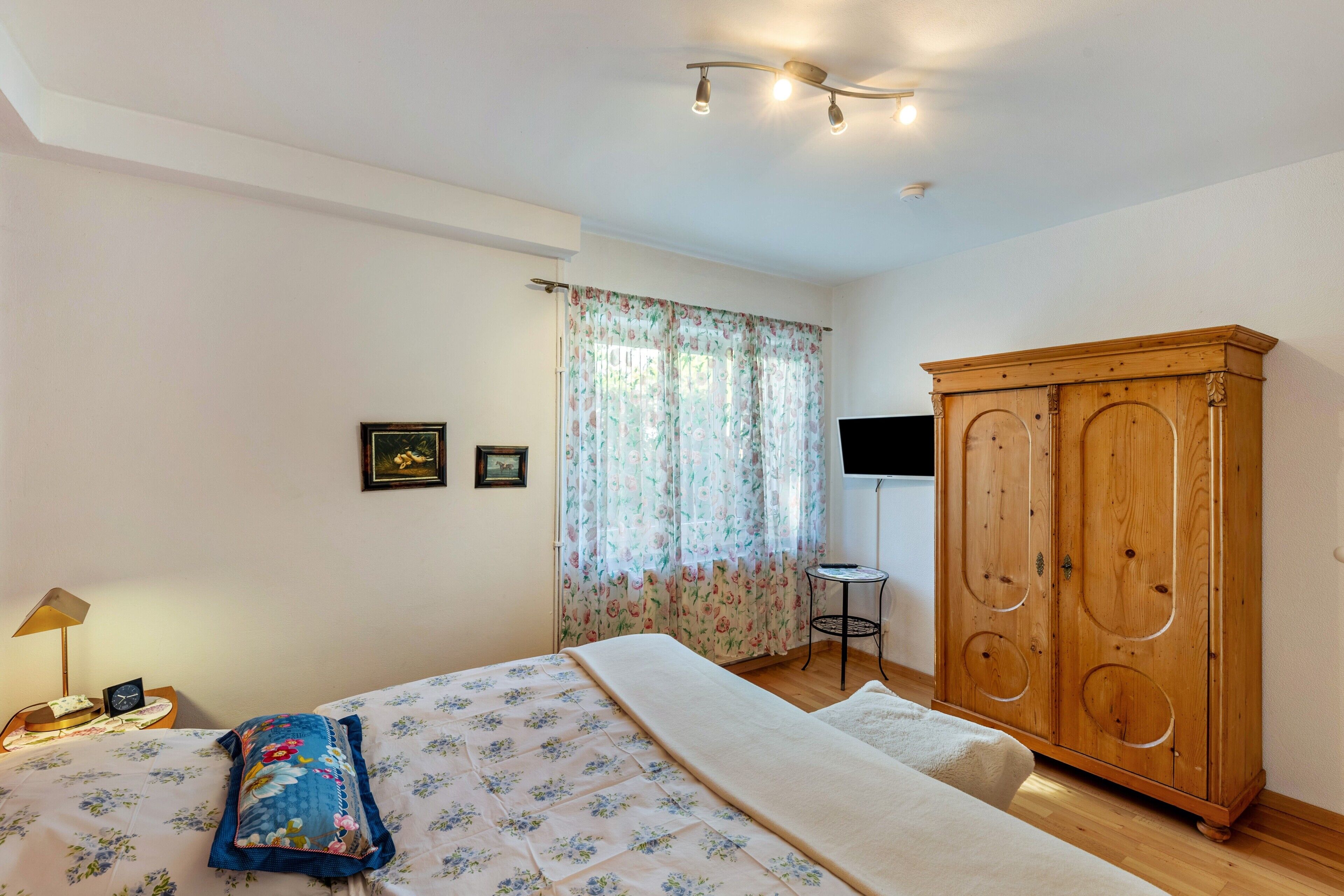 2 habitaciones, tabla de planchar con plancha y wifi gratis 