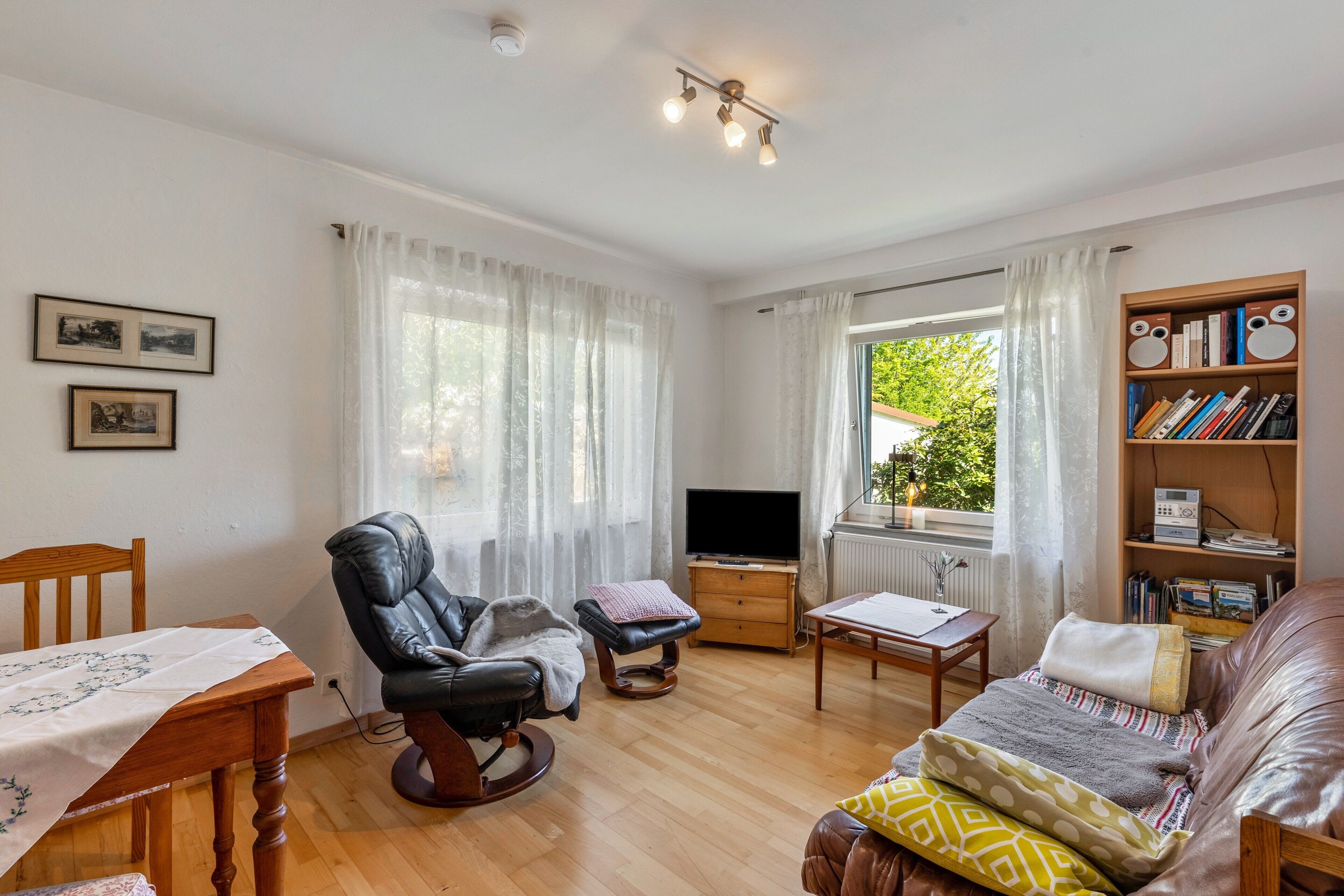 Fernseher, DVD-Player, Stereoanlage