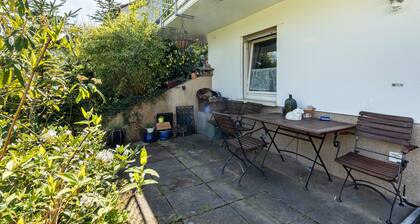 Appartement 'Ferienwohnung AmselstraĂe' avec terrasse privĂ©e, jardin partagĂ© et Wi-Fi
