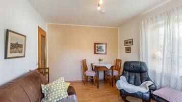 Fernseher, Kamin, DVD-Player, Stereoanlage