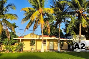 Exterior - Private Bedroom and Bathroom in a house in Little Havana (Miami)