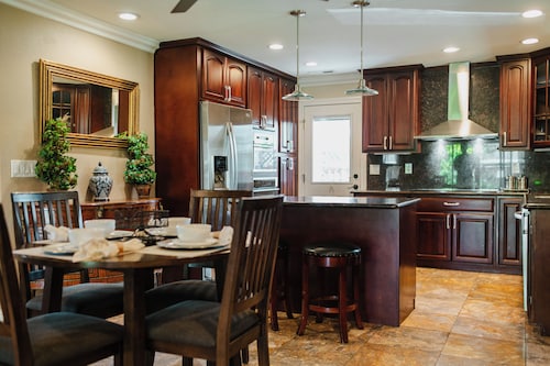 In the Heart of Santa Clara, Near Apple HQ & Santana Row: Modern 3-Bedroom Home