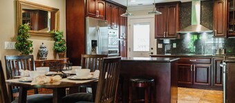 In the Heart of Santa Clara, Near Apple HQ & Santana Row: Modern 3-Bedroom Home