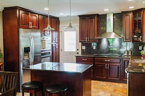 Micro-ondas, fogão, cooktop, lava-louças