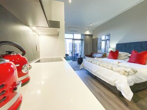 1 bedroom, desk, iron/ironing board, WiFi