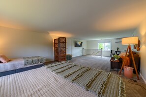 3 bedrooms, desk, iron/ironing board, travel cot