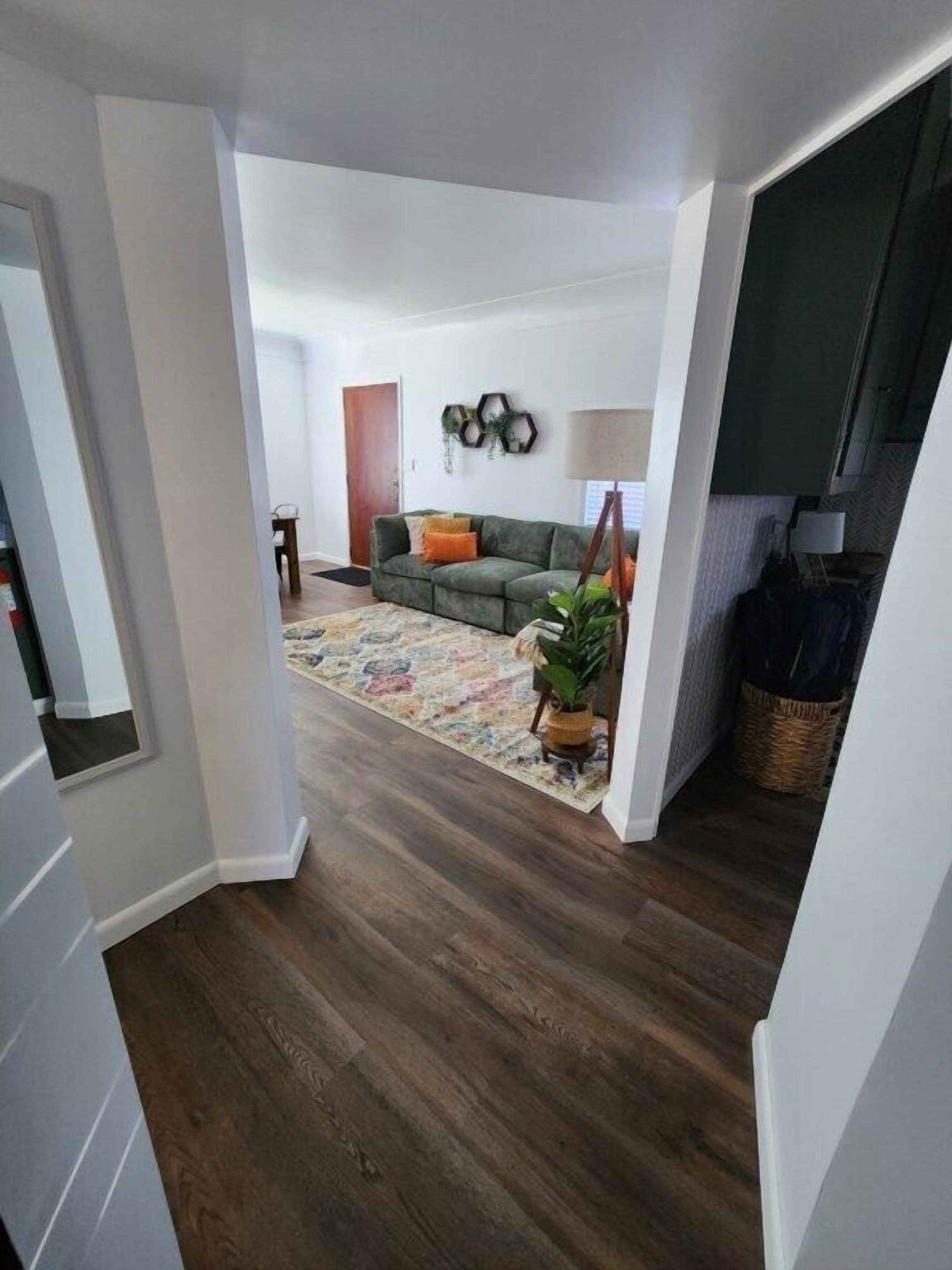 电视、壁炉、书