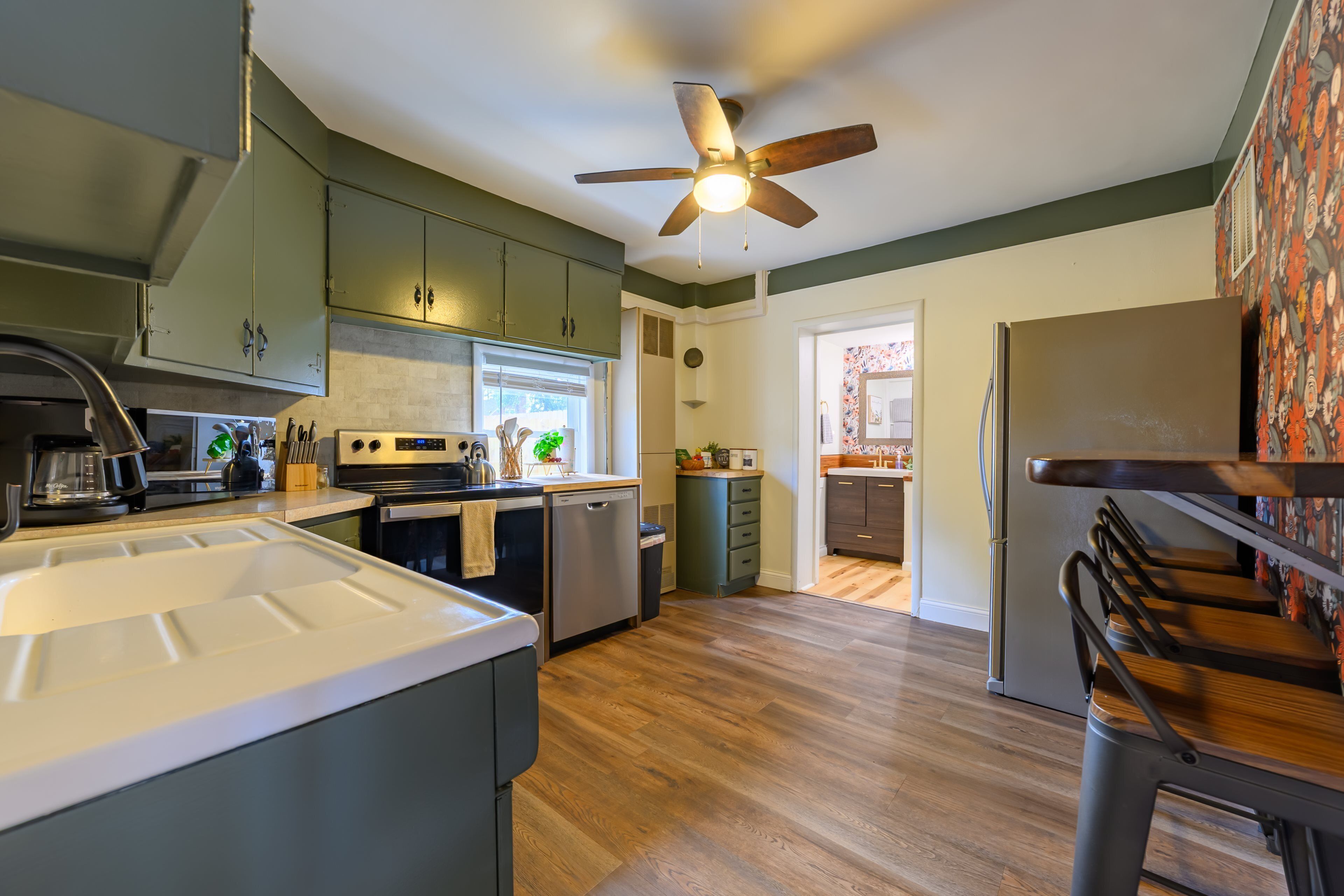 冰箱、微波炉、烤箱、炉灶