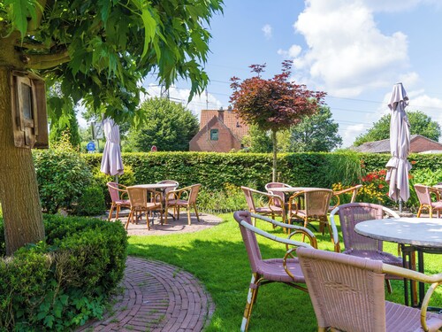 Lovely new apartment with garden