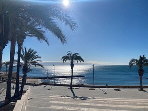 1 bedroom, iron/ironing board, WiFi, bed sheets - Op 30 Minuten van het Strand een Fantastische Luxe Blokhut met Terras en Wifi (Tivissa)