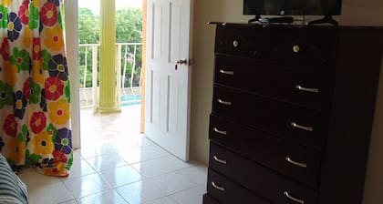 Tropical Manor Inn