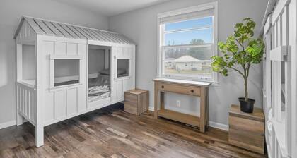 Escape to Clarksville's Chic Luxe 3BR Home