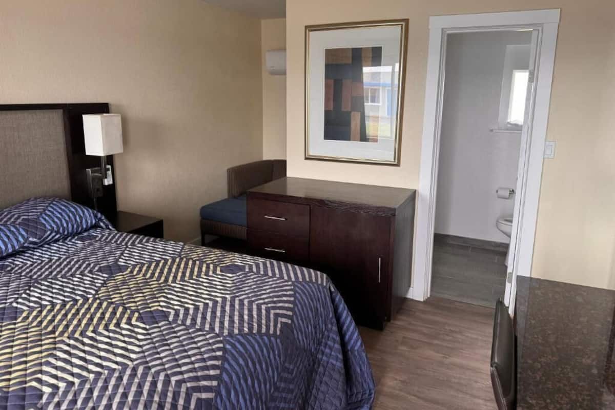 Luxe tweepersoonskamer, uitzicht op bergen | Luxe beddengoed, pillowtop-bedden, een bureau, een laptopwerkplek