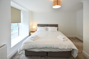 2 bedrooms, iron/ironing board, free WiFi, bed sheets - Troon Portland Apt A (Troon)