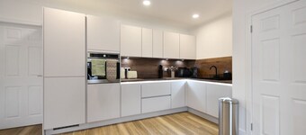 Troon Portland Apt A