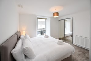 2 chambres, fer et planche à repasser, Wi-Fi gratuit, draps fournis