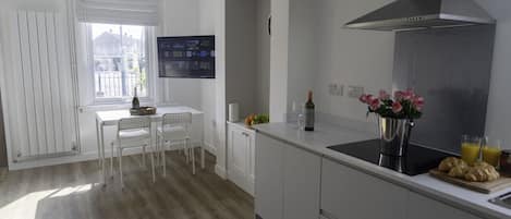 冰箱、微波炉、烤箱、炉灶