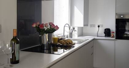 Crossways - Eastington