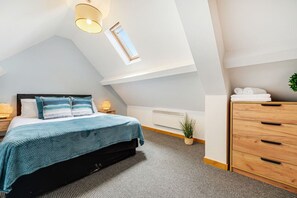 3 bedrooms, desk, iron/ironing board, free WiFi