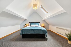 3 bedrooms, desk, iron/ironing board, free WiFi - Exquisite Blackpool Church (Blackpool)