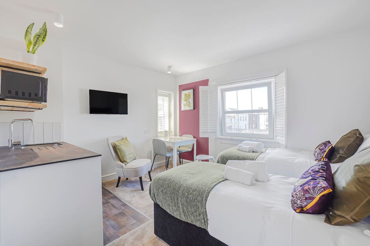 1 chambre, bureau, fer et planche à repasser, accès au Wi-Fi (inclus)